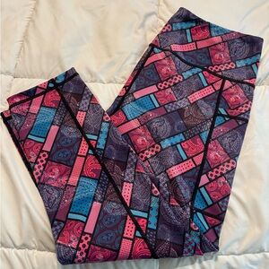 CVG Constantly Varied Gear Purple Paisley Capri Leggings size Medium